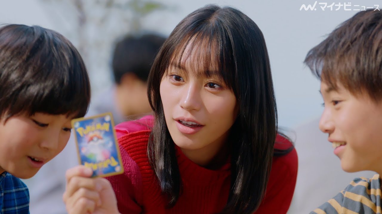 南沙良 目を見開いて すごい 驚き顔もカワイイ ポケモンカードをプレイするメイキングも ポケモンカードゲーム 新cm それぞれの出会い編 メイキング映像公開 Youtube