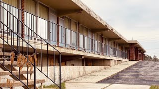 Abandoned Diamonds Motel in Grey Summit, Missouri: March 2021
