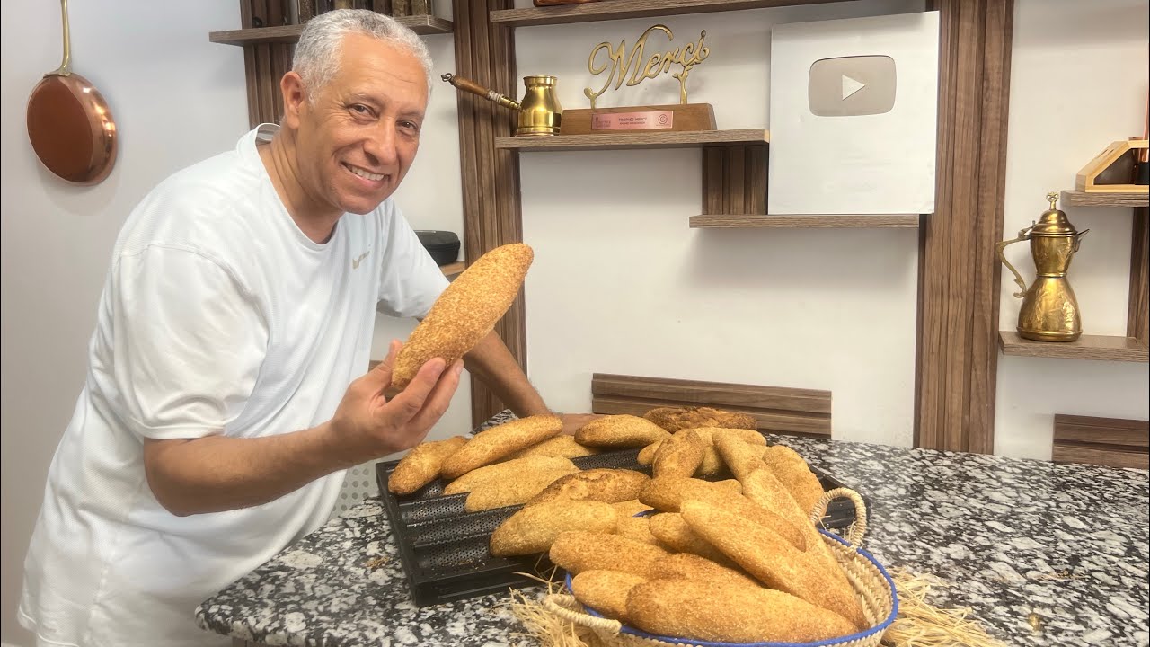 لقاني الشاف كنعجن الباچيط بدقيق القمح قال لي ضروري نشاركو معاكم في هاد الصيف كولشي كيبغي السندويتشات