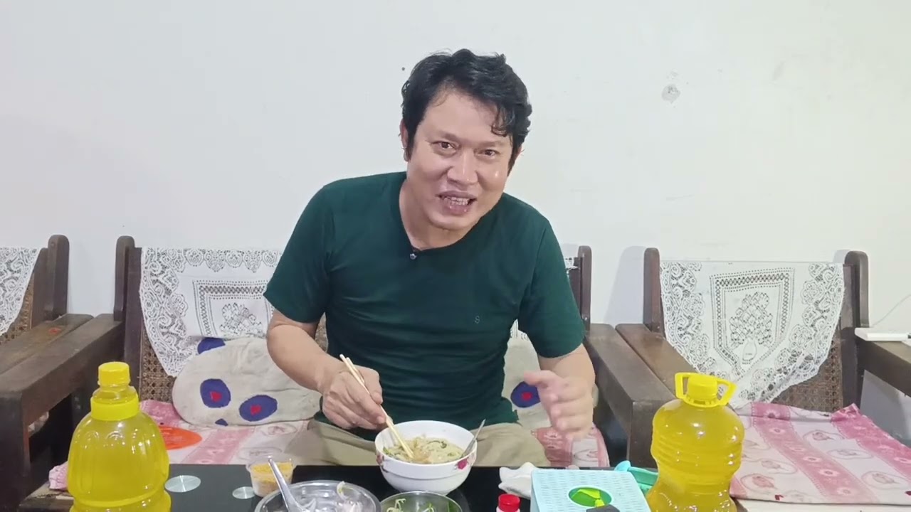 ပြည် ကော်ရည်ခေါက်ဆွဲစားကြမယ်