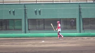 どうした？？防具つけてバット持ってウロチョロする中村奨成