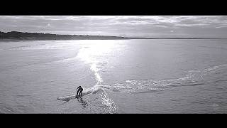 A woman surf a long wave on a longboard : Subscribe 🔔 and 👍🏼