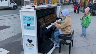 Time - Hans Zimmer (Piano Cover) am Pianomobil in Wien | STREET PERFORMANCE Resimi