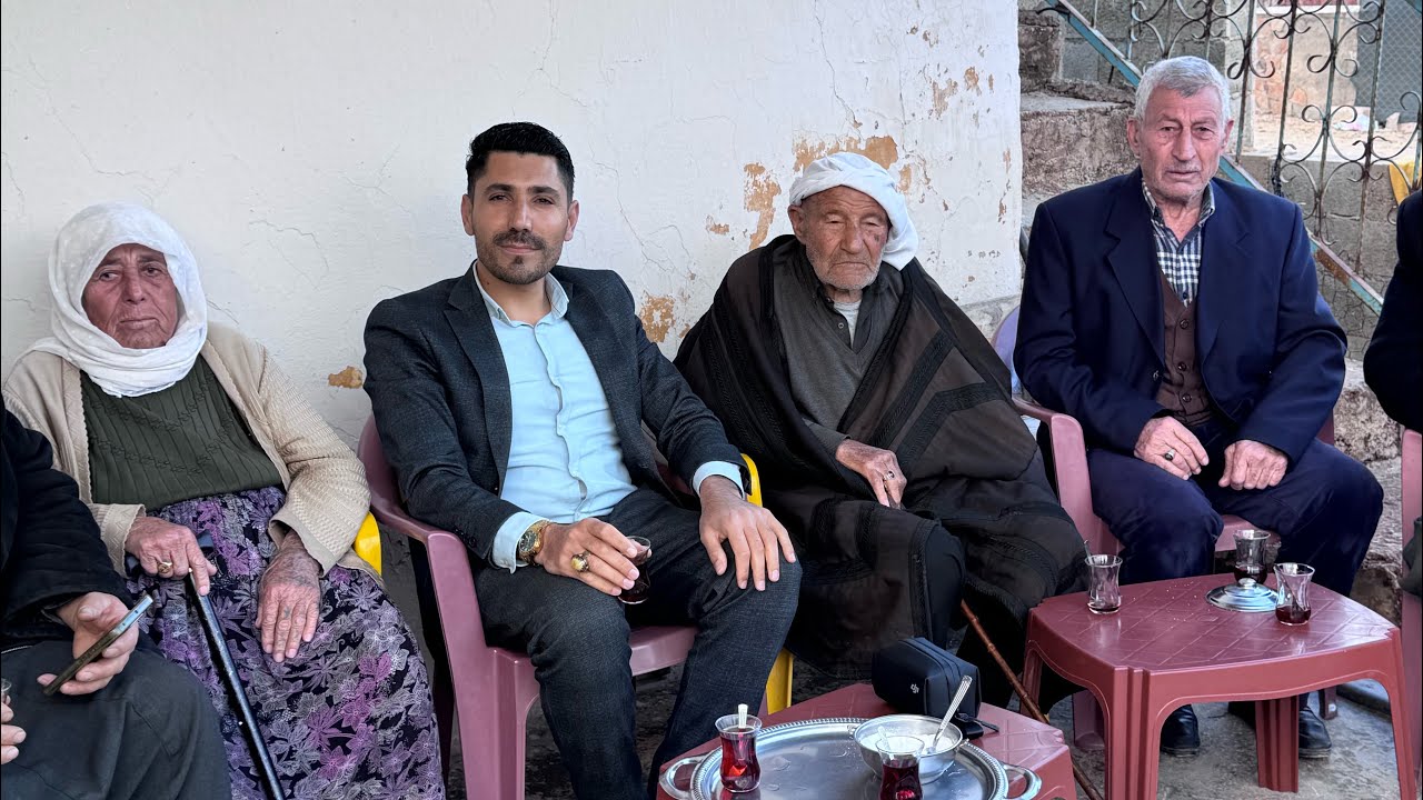 Asırlık çınarlar. 105 ve 95 yaş. Böyle Tatlı Sohbet Yok.