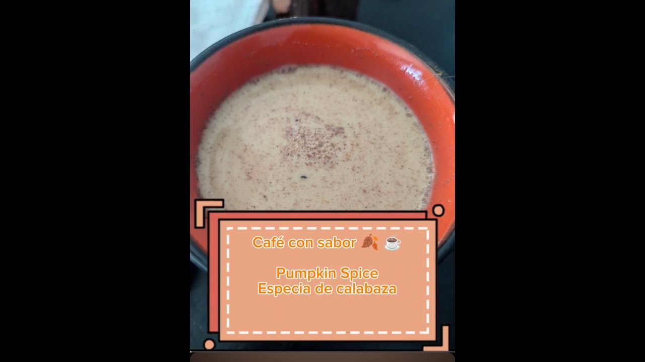 Café con sabor a especia de calabaza. Pumpkin spice café.