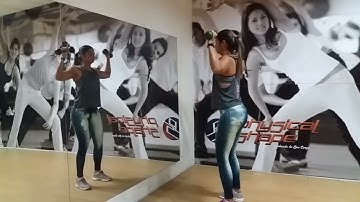 AGACHAMENTO COM DESENVOLVIMENTO SIMULTÂNEO HALTERES | EXERCÍCIO CONJUGADO | PERNA E OMBRO