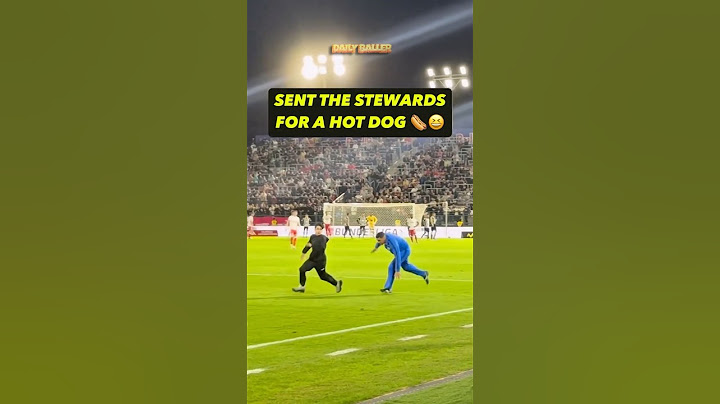Boy invades pitch to meet Neymar🤯 #shorts #soccer
