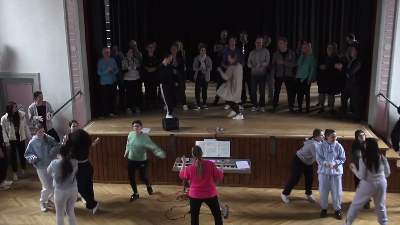 Guarda Joyful Joyful - Sister Act 2 - (Lauryn Hill) Spaß bei der Generalprobe su YouTube Guarda Joyful Joyful - Sister Act 2 - (Lauryn Hill) Spaß bei der Generalprobe su YouTube