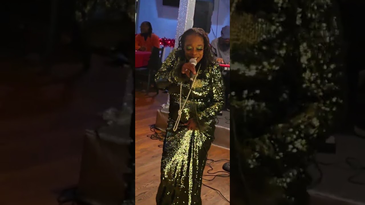 Minnie Blue  singers Santa  Baby but Eartha Kitt