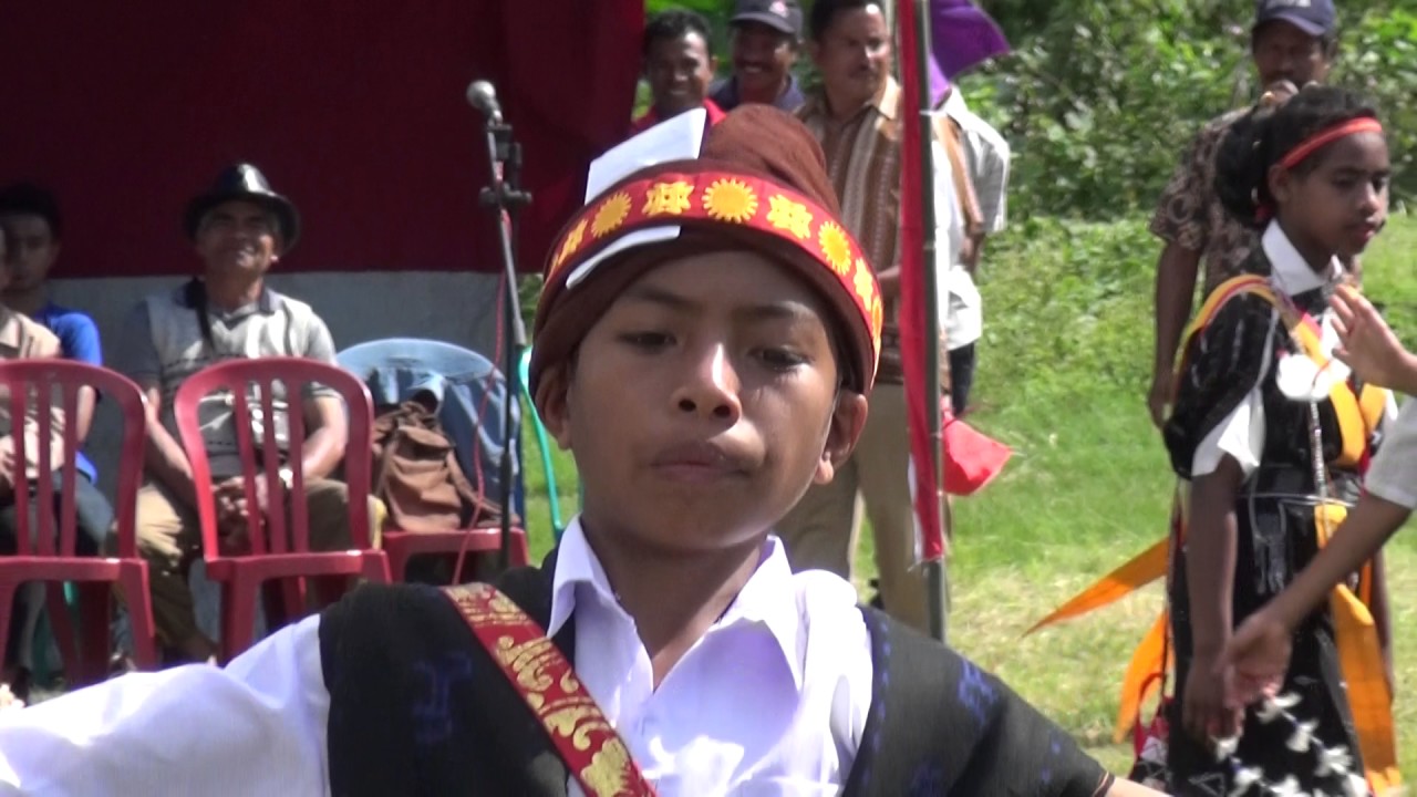 Tarian Gong Gendang oleh siswa siswi SDK Ngorabolo, dalam rangka merayakan Hari Anak Nasional 2016