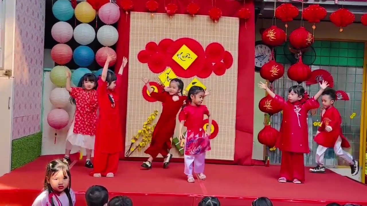 Út cưng múa Tết ... nay tự tin Center lắm rồi nak #trending #trandonhunguyet #xuhuong #tet #xuan2025