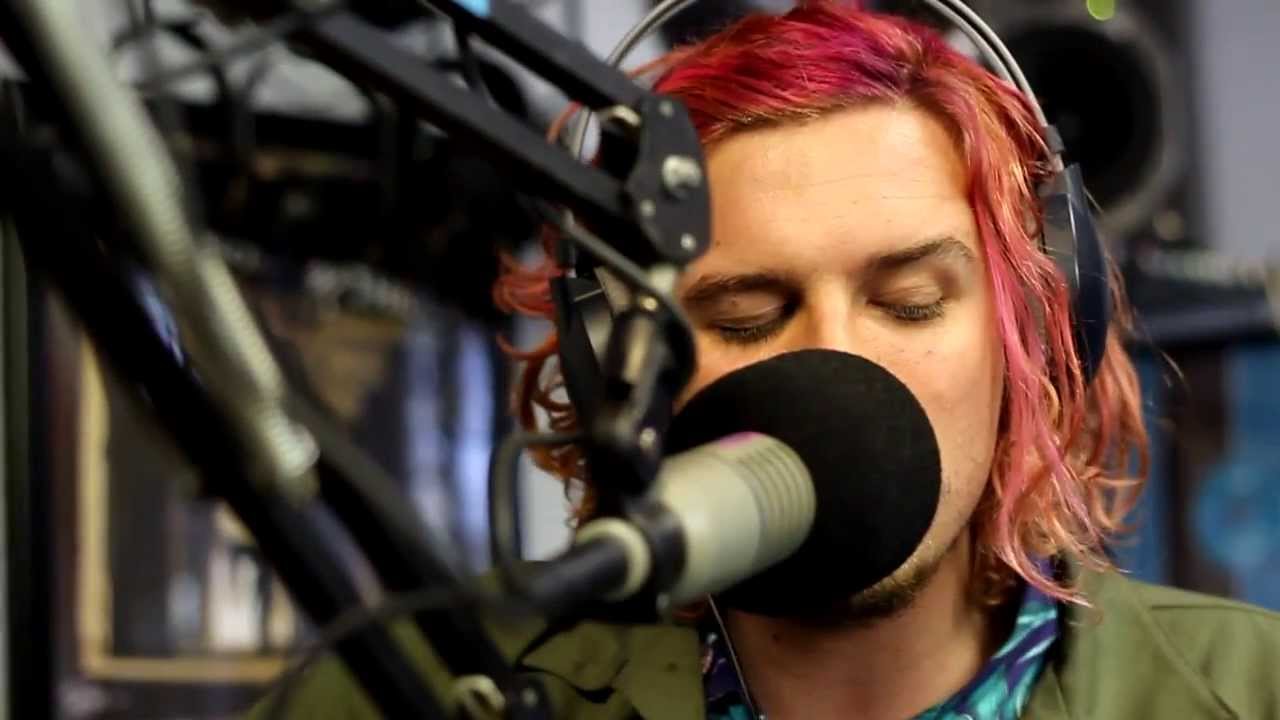 FMLYBND - "Far Away" (Live at 92 9 KJEE)
