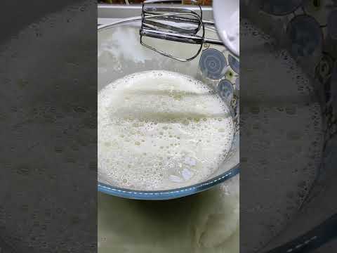 Кекс с изюмом на сыворотке.