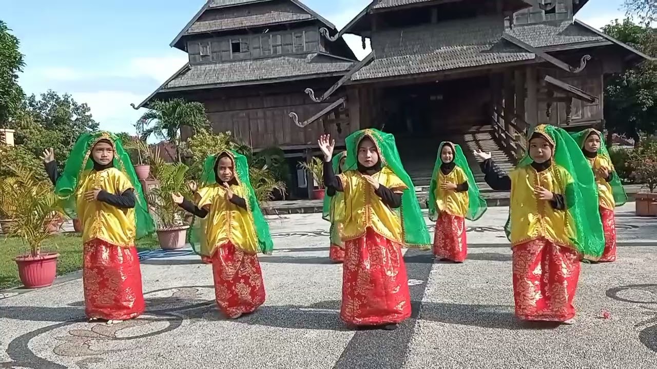 Tari Kreasi Samawa Balong TK Negeri 2 Sumbawa