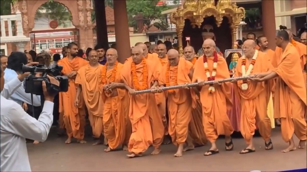 Dheere Dheere Mane Mahant Swami Noo Nehdo Lagyo Re