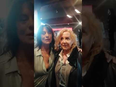 Alejandra Grepi y Fedra Lorente me envían un video saludo .