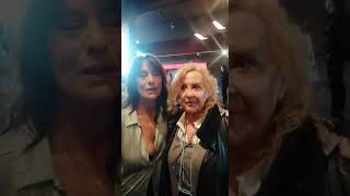 Alejandra Grepi y Fedra Lorente me envían un video saludo .