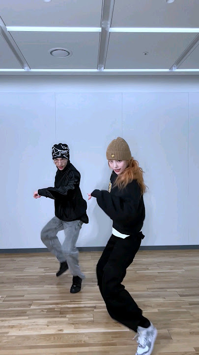 #현진 의 #락챌린지 #LALALALA_Challenge 🤘 w/ #ITZY #YEJI #예지 !🐉 #StrayKids #스트레이키즈 #Hyunjin #樂_STAR
