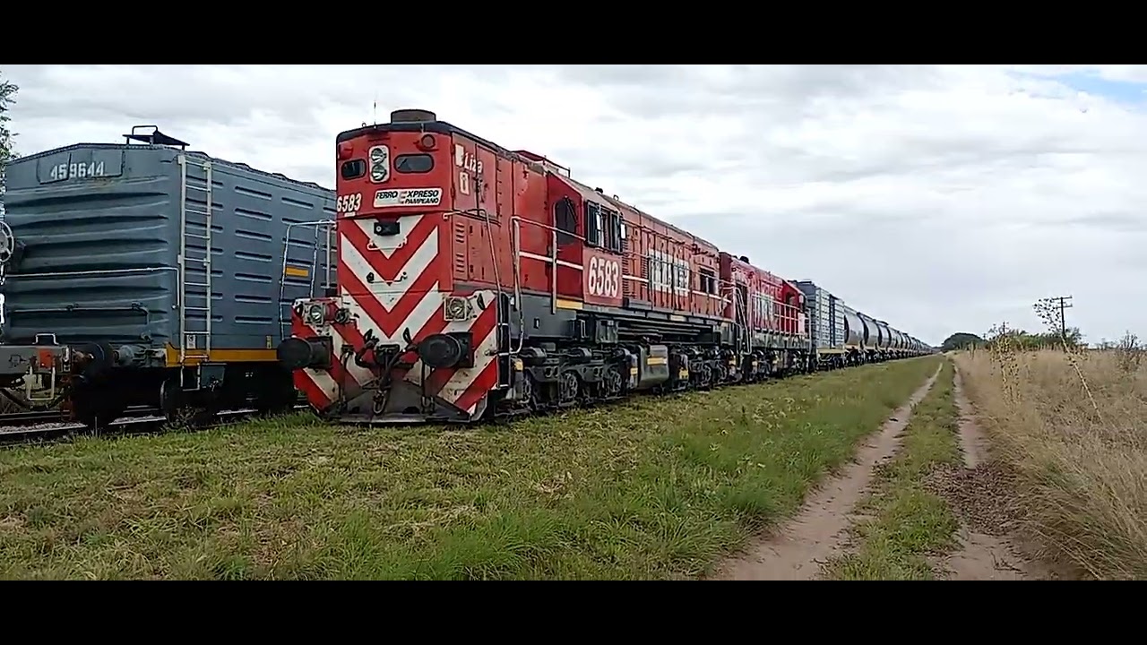 8479+6589 con un cargado proveniente de la via Realico cruzando con 6583+6637 en el dinámico de Pico