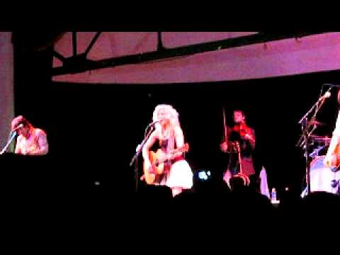 The Band Perry - "American Pie / Bobby McGee / Ind...