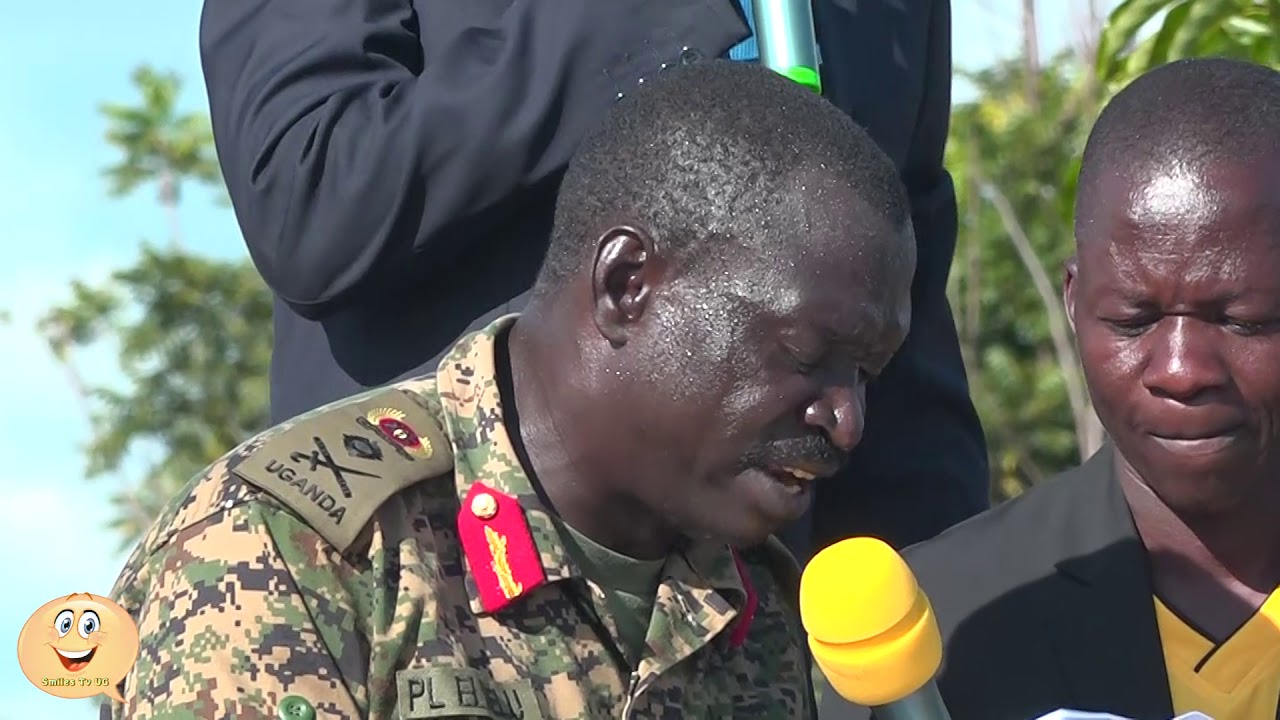 General Elwelu asks for forgiveness, makes President Museveni to stand for an hour while praying