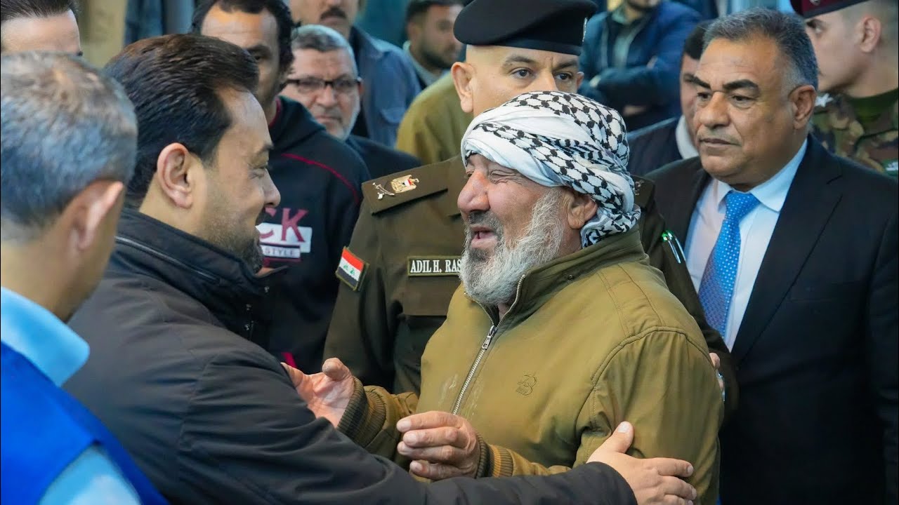 محافظ الأنبار يتجول في سوق الرمادي القديم ويتفقد اوضاع مرتاديه