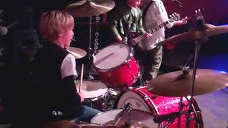 7 years old playing zeppelin