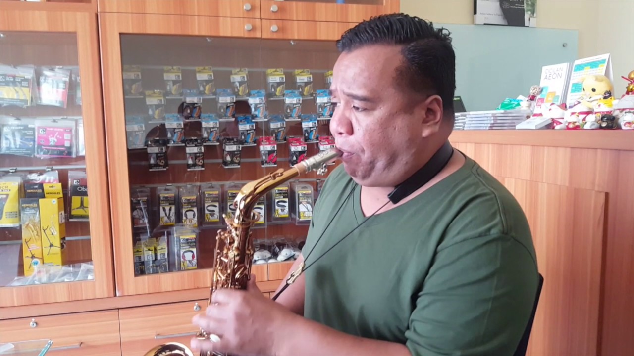 Nicky Manuputty Trying JAVA 45 Series Alto Saxophone