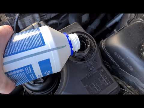 Video: Kā pārbaudīt BMW e90 dzesēšanas šķidruma līmeni?