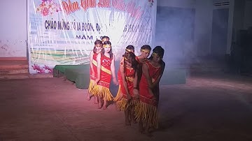 Đội múa chi hội làng gà - ia boòng