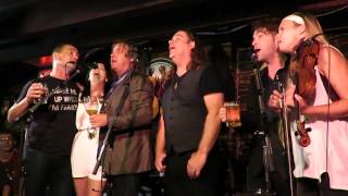 Barrett's Privateers/Molly Malone, Alan Doyle Trio w. Bruce Guthro, Damhnait Doyle, Stuart Cameron chords