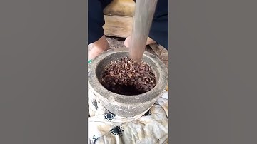peroses pengupasan kulit kopi degan cara di tumbuk