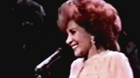 Shirley Bassey - SOMETHING  (1994 Live in Tokyo)