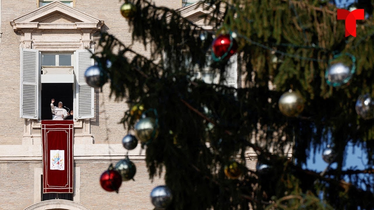 Vatican's Christmas tree is lit up and nativity scene unveiled | Telemundo English