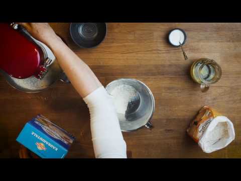 Video: Kuinka Tehdä Lehtileivän Tuotteita Leipäkoneessa