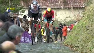 Iconic Muur forces riders off their bikes, Van Baarle rides free in Omloop Het Nieuwsblad screenshot 5