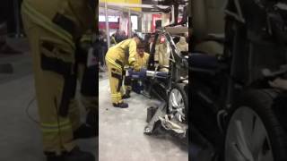 In this fourth of four live demonstrations at fdic 2017, advanced
extrication and hurst jaws life demonstrate best practices on the high
stren...
