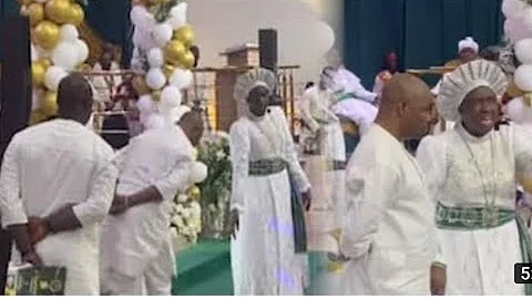 SEE MOMENT REV.ESTHER AJAYI BRINGS OUT MC OLUOMO TO GREET OBASANJO & OONI OF IFE@LOC ONE ANNIVERSARY