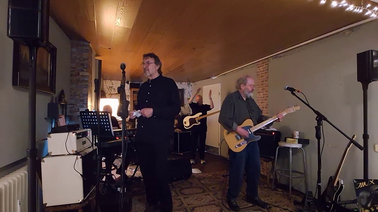 Em Stau (Im Stau, Mundartversion von It's All Over Now, bekannt durch die Rolling Stones)