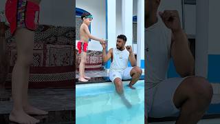 ولد صغير عايز ينزل حمام السباحه 😂 #حسين_الطيرى screenshot 3