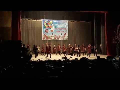 ანსამბლი ,,აისი\" ფესტივალი გაზაფხულის ფერები 2017 ხელმძღვანელი რომან ჭედია ქორეოგრაფი გიორგი ჭედია