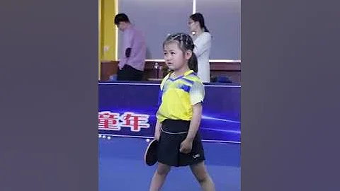 被五岁女孩打乒乓的毅力感动到了。加油！ - 天天要闻