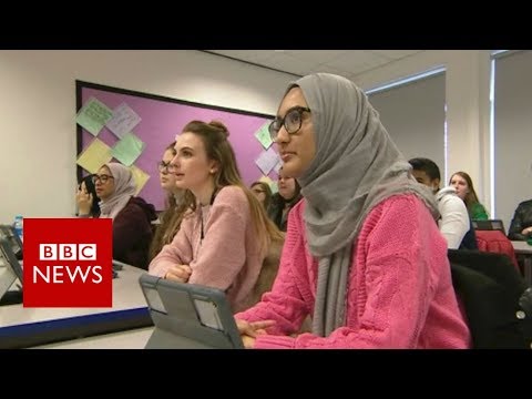 Hinglish taught in UK 'for first time' - BBC News