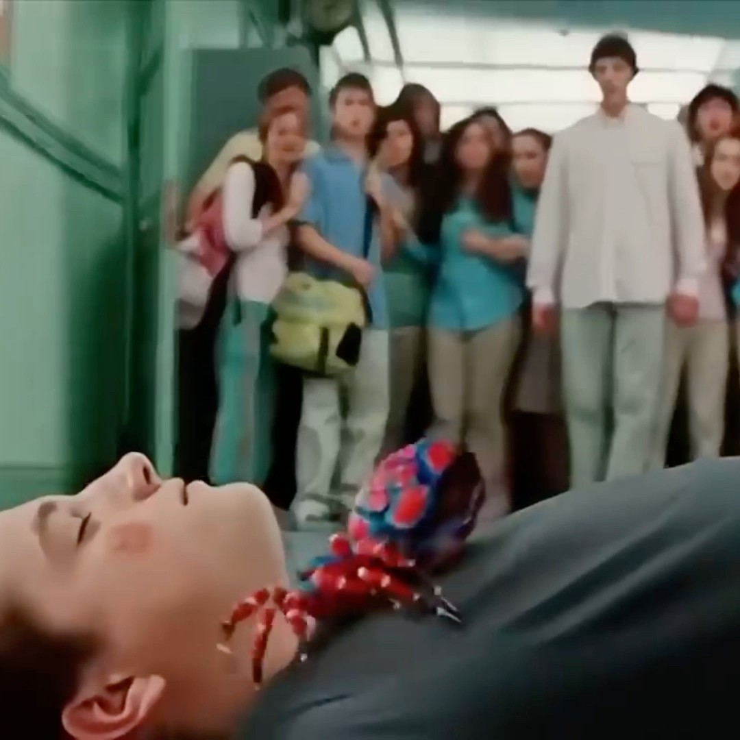 A ARANHA ATACOU O MENINO NA ESCOLA #shorts