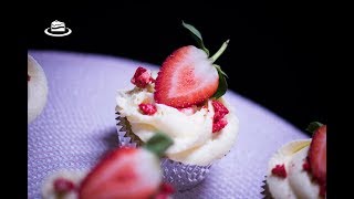 Cupcakes / Brioșe cu Căpșuni și Ciocolată Albă | Momente Delicioase cu Beatricia
