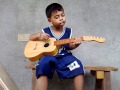 tyrone zamora playing ukelele(paro-parung bukid)