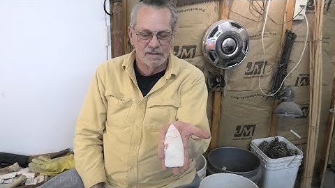 From Spall to Point - A Quick Flintknapping Demonstration