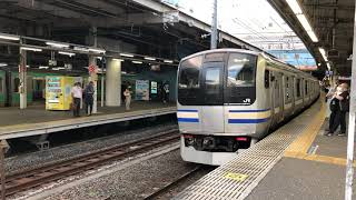 JR品川駅を入線.発車する列車。