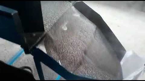 Boiler bed material screening machine with magnetic drum separator