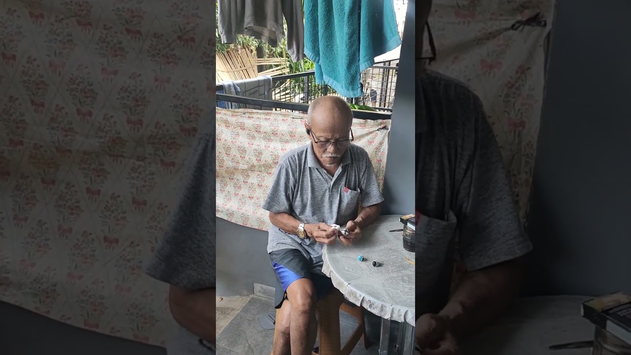 おじいちゃん、宝石めっちゃ好きだね。 #すごい